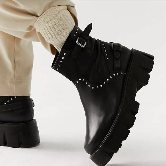 Free People Ludlow Studded Moto Boot Size 39 or 9 NWT - Picture 3 of 15